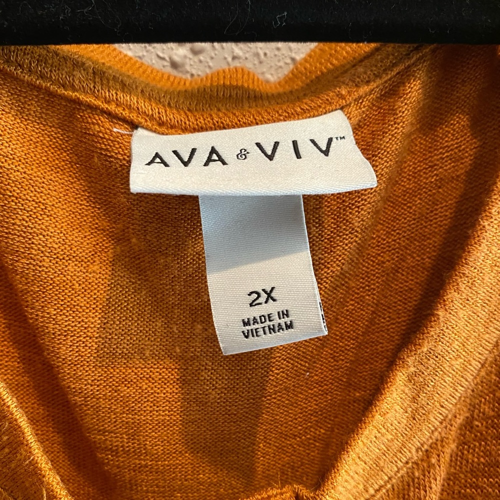 Ava & Viv Button Down Tank 2X - Picture 2 of 3